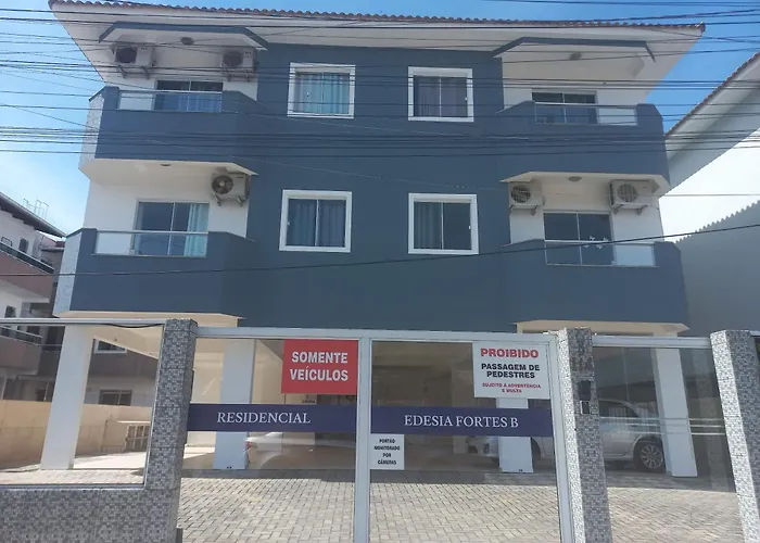 Apartamento Praia Ingleses 2 Dormitorios Com Suite Ate 7